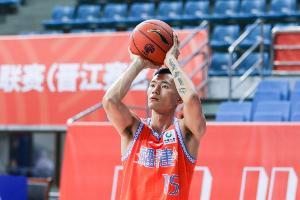 BOB半岛平台-陈林坚完成山东男篮首秀 10投7中&amp;三分5中3 得到全场最高18分