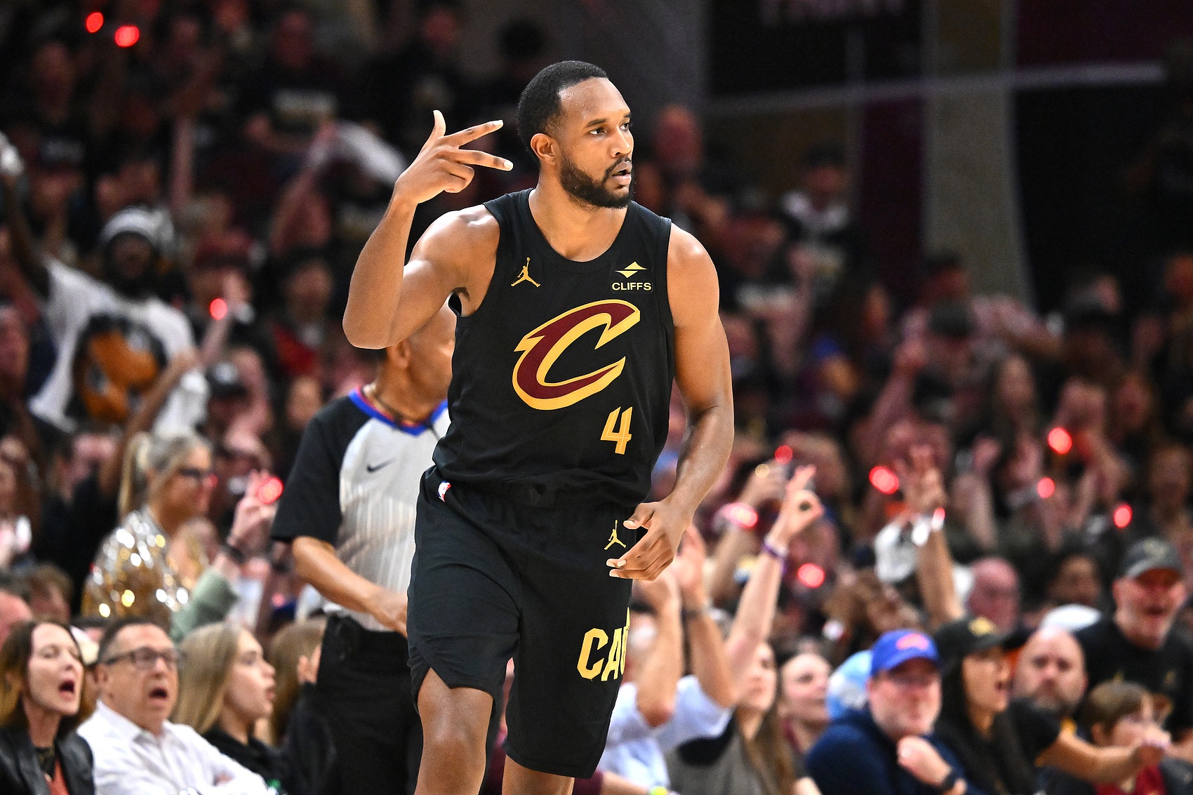 莫布里休赛期全面升级进攻技巧：跳投、控球与终结能力显著提升